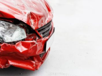 Продажа битой машины в конце мая: как использовать ажиотаж на семейные авто?